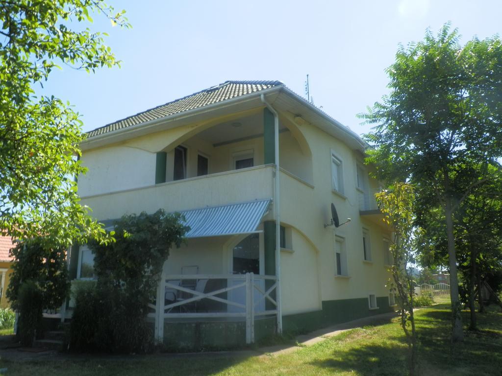 Aquaparti Apartmanok Hajdúszoboszló 外观 照片